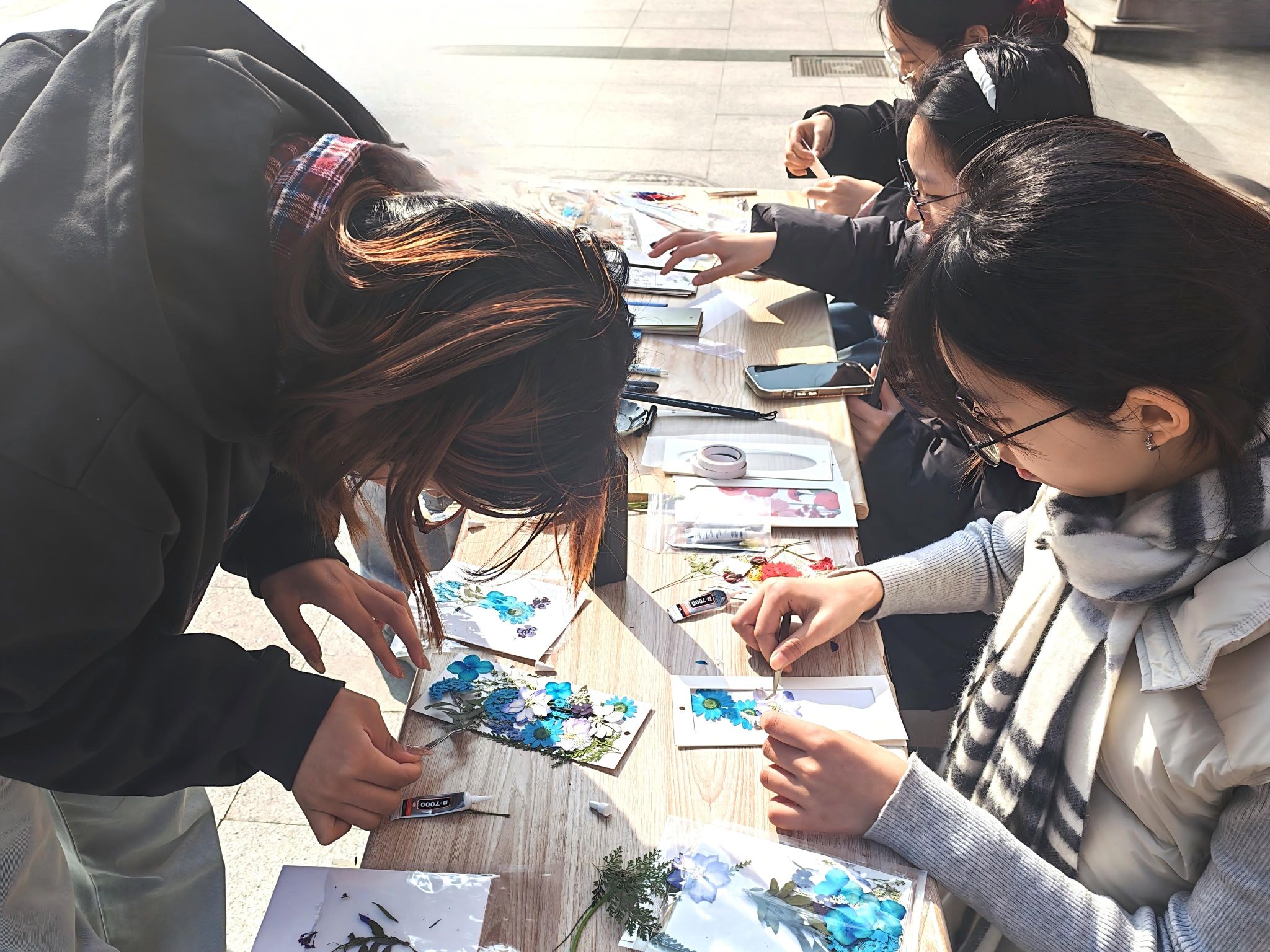 学院团委举行三八妇女节书签DIY创意手作活动